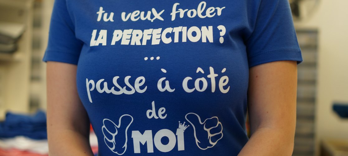 Offrir un t-shirt à sa soeur